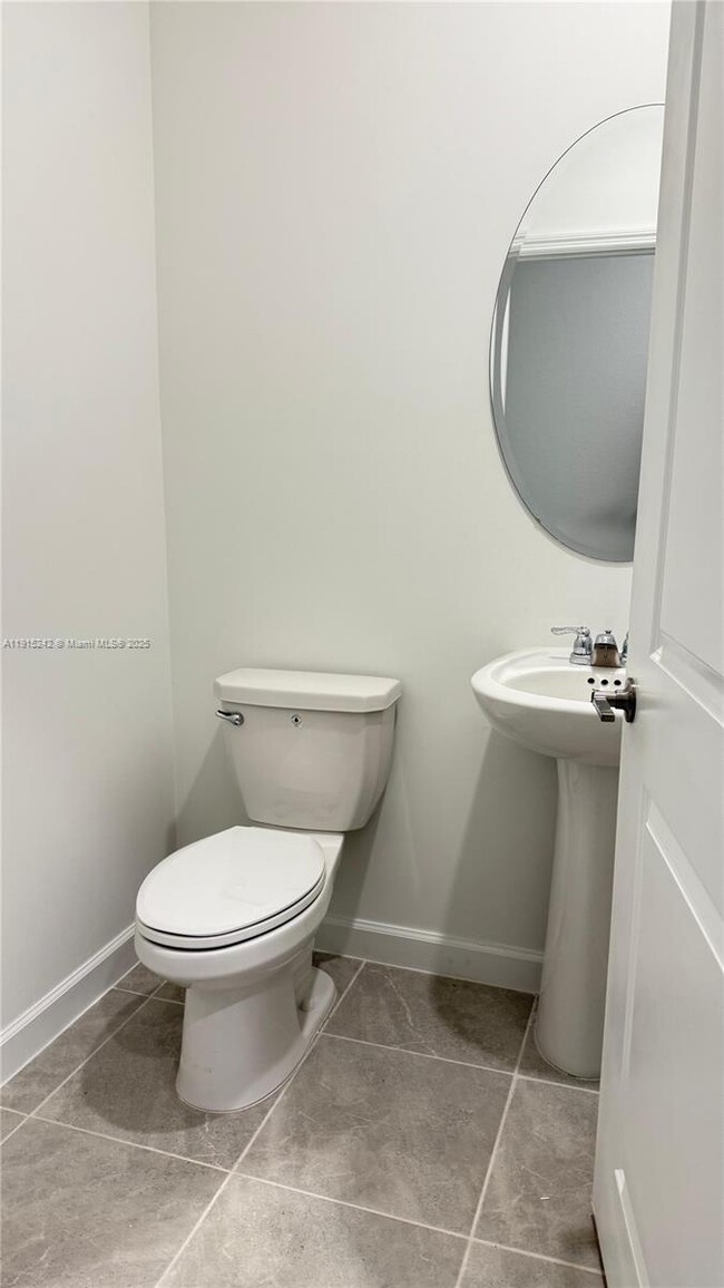 Building Photo - 2984 SE 23rd Ave