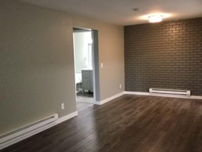 Building Photo - Cute and Upgraded Condo in Redmond!