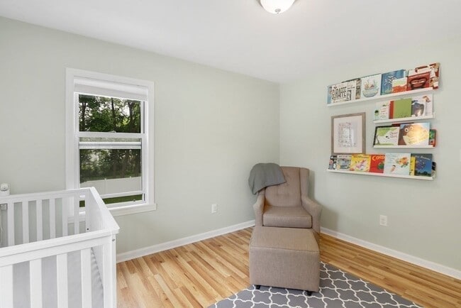 Building Photo - 37 Lindsay St