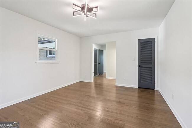 Building Photo - 2219 Lisa Dr SE