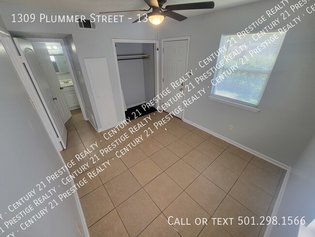 Building Photo - 1309 Plummer St