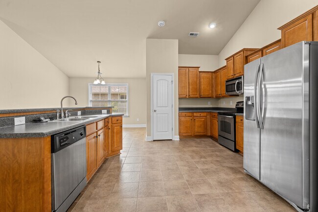 Building Photo - 6906 Breyerton Way SE