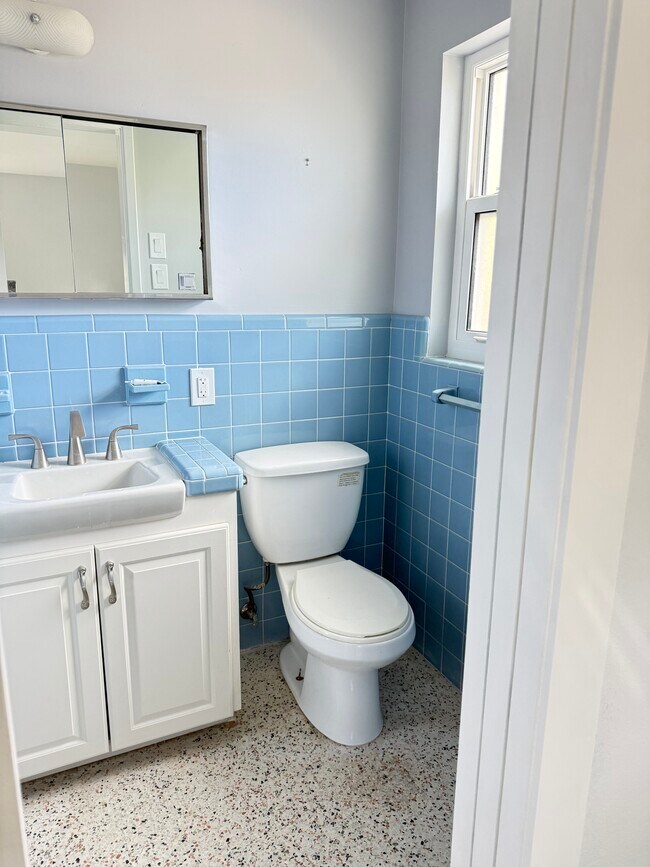 Building Photo - 602 8th St