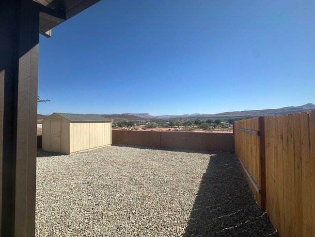 Building Photo - Great 3 bedroom, 2 bathroom home in Hurricane!!