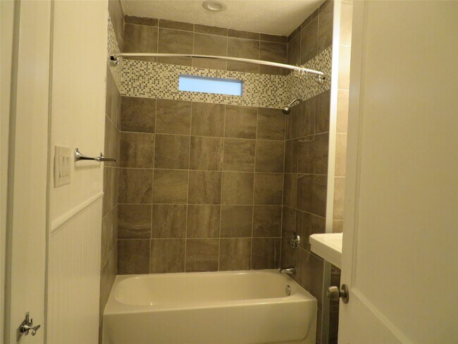 Building Photo - 12 Greenwood St