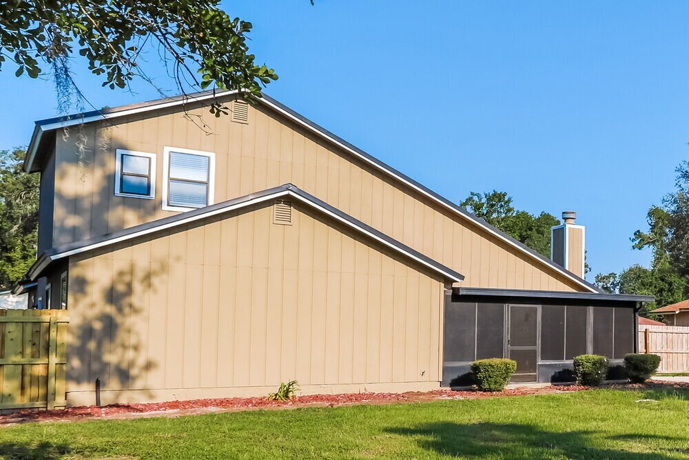 Building Photo - 6145 Island Forest Dr