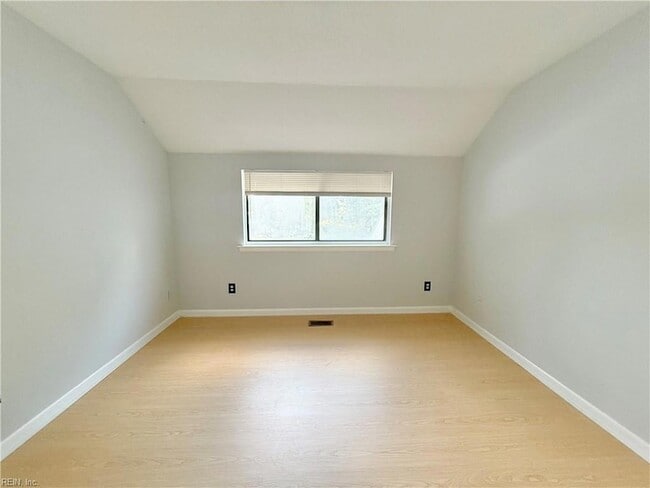 Building Photo - 579 Ayrshire Way