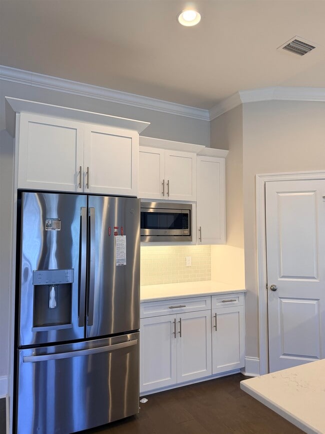 Building Photo - 5742 Vlg Rdg Ln