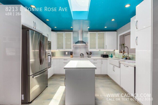Building Photo - 8213 E Bonnie Rose Ave
