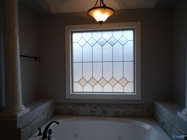 Building Photo - 13205 Hill Crest Dr