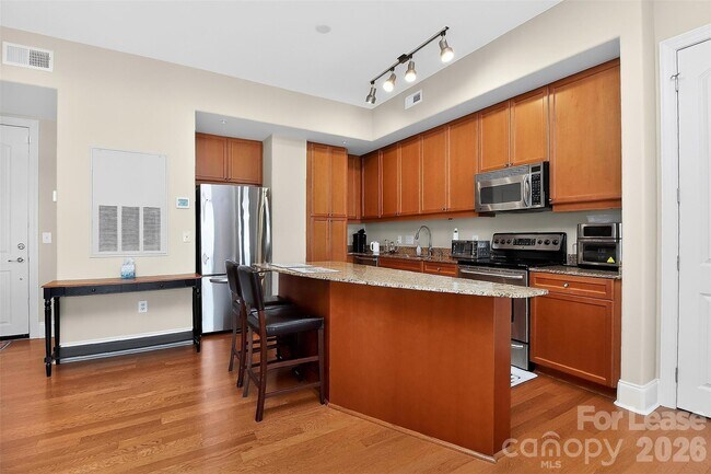 Building Photo - 4620 Piedmont Row Dr