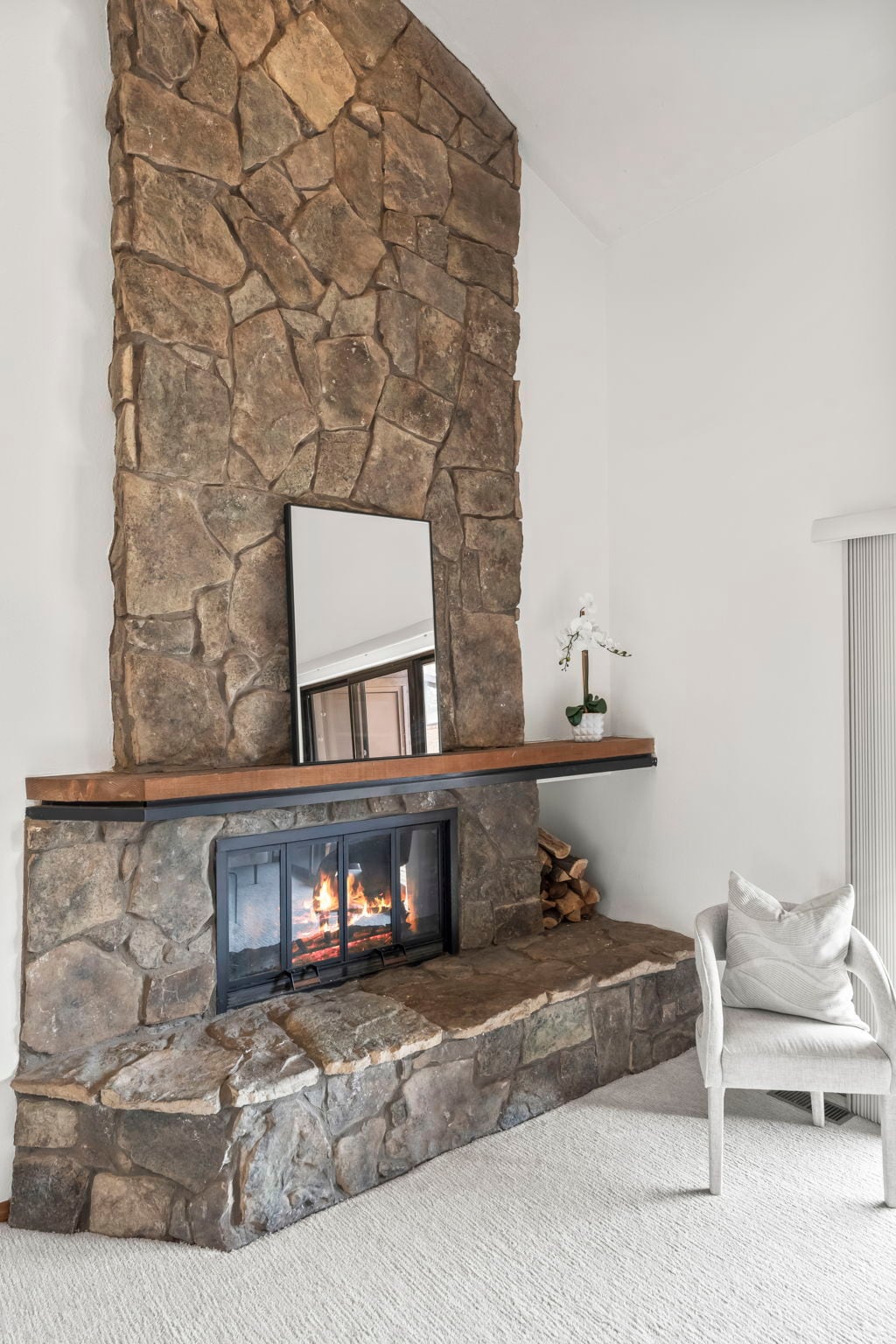 Fireplace - 501 Manhattan Dr