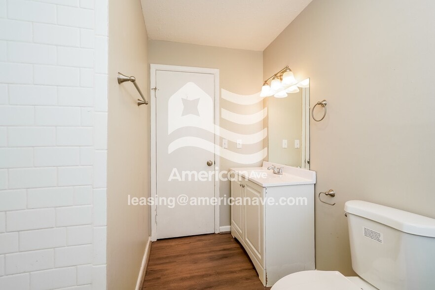 Building Photo - 1629 Knox St