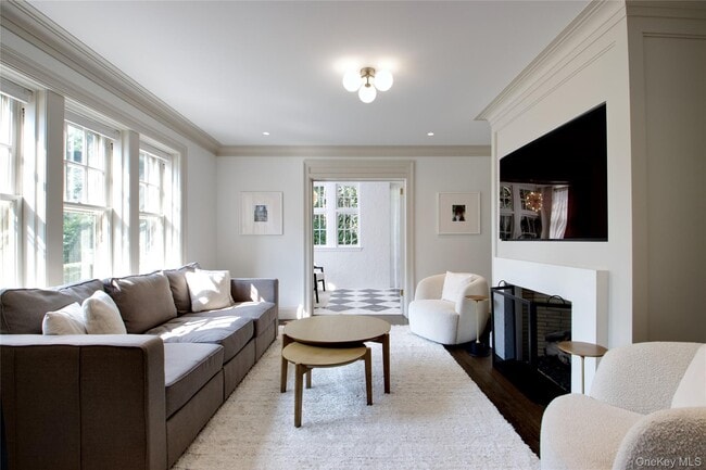 Building Photo - 22 Westbury Rd