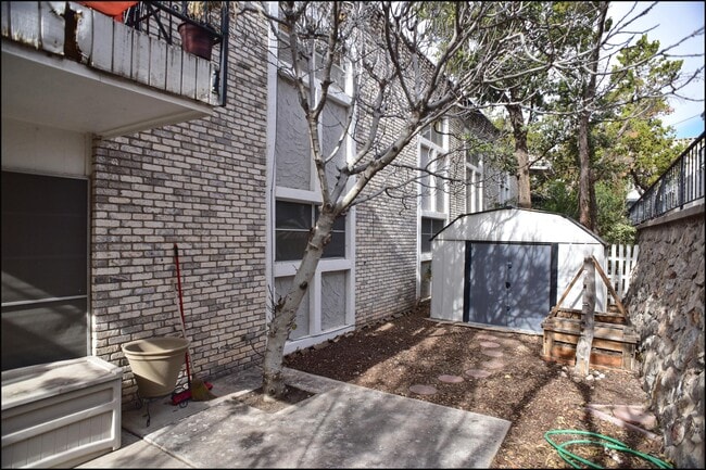 Building Photo - 6700 Escondido Dr
