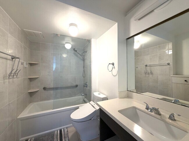 Building Photo - Partly Furnished / 1 Bedroom, 1 Bathroom, 1 Parking (Waikiki Skytower)