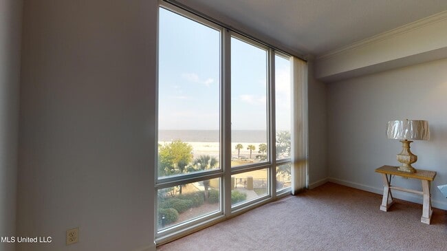 Building Photo - 1200 Beach Dr