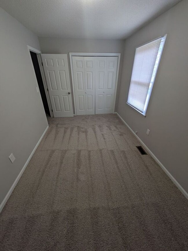 Building Photo - Renovated 2BD/1.5 Unit at Northowne Heights