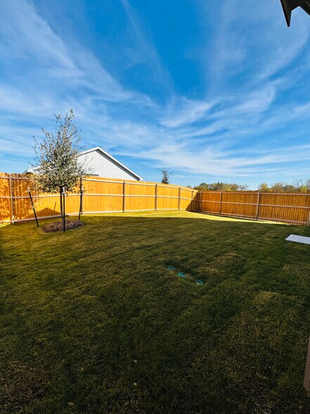 Building Photo - 3931 Selawik St