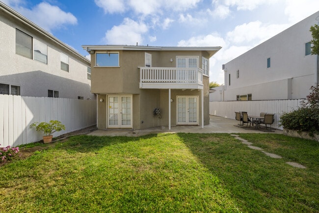 Building Photo - 1732 S Carmelina Ave