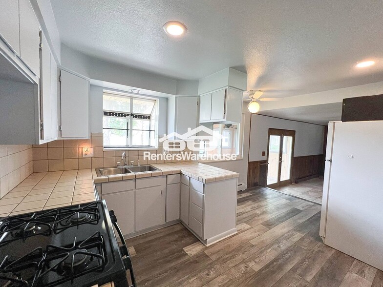 Building Photo - 16382 W 55th Pl