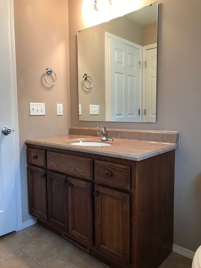 Building Photo - Executive Rental All Brick Home near South...