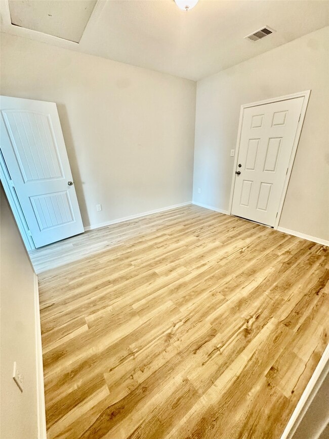 Building Photo - 103 Lincoln Cedars Dr