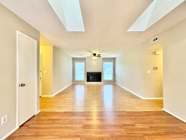 Building Photo - Holden Village Townhome Available - Newly ...
