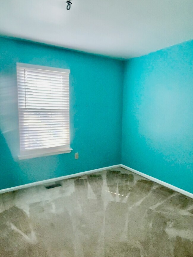 Building Photo - 4194 Bluebird Dr
