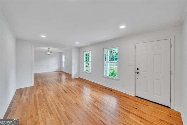 Building Photo - 215 Brookwood Dr