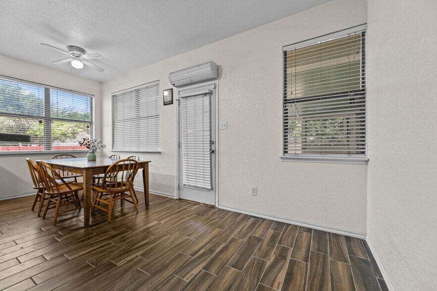 Building Photo - Stunning Fort Worth home in a sought-after neighborhood