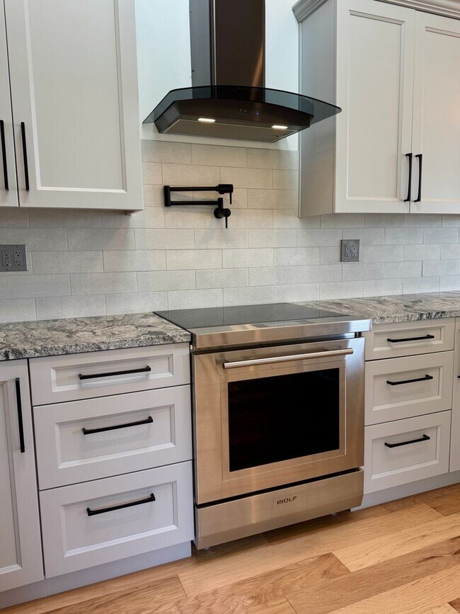 Building Photo - Stunning completely remodeled waterfront P...