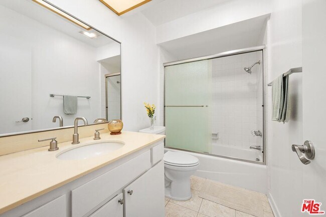 Building Photo - 27912 Ridgecove Ct N