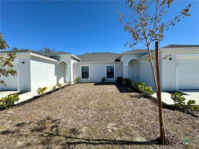 Building Photo - 3821 SW 9th Ave