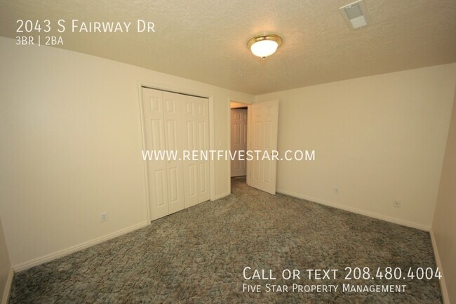 Building Photo - 2043 S Fairway Dr