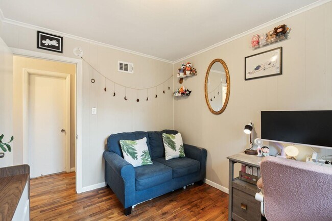 Building Photo - Charming 3BR Home + Bonus Room Near Downtown Savannah & Tybee Island