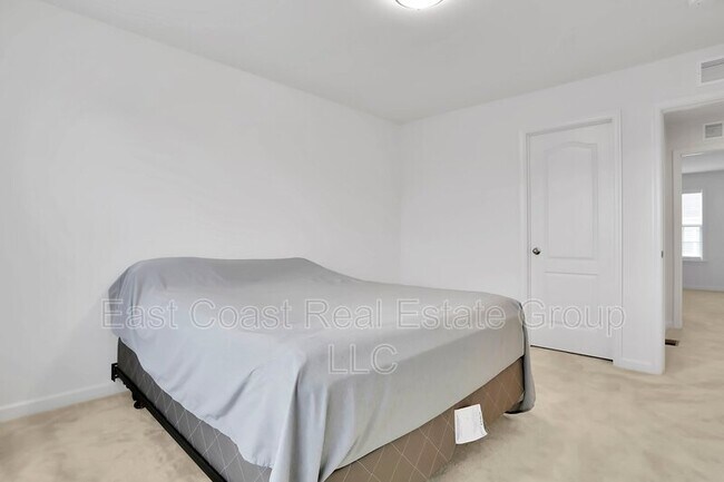 Building Photo - 204 Station Terrace W