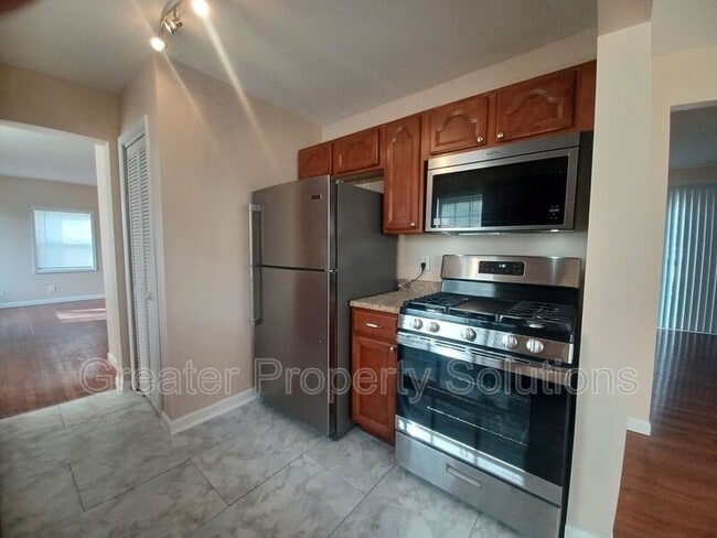 Building Photo - 412 W South St