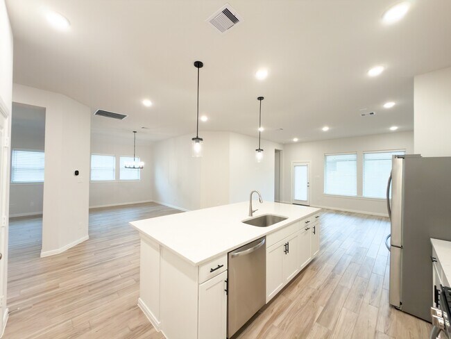 Building Photo - 42504 Rustico Rd