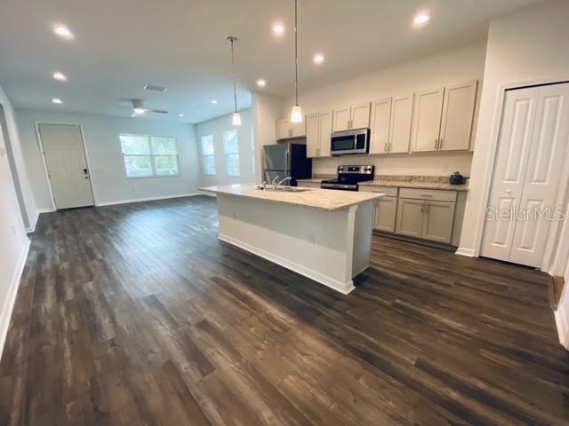 Building Photo - 1325 James Ave S