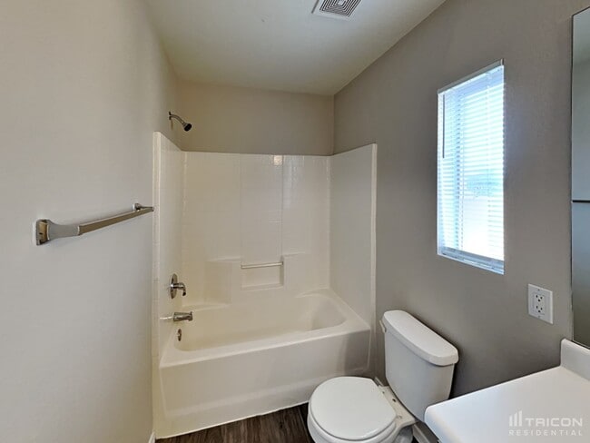 Building Photo - 2618 S Devonna Ln