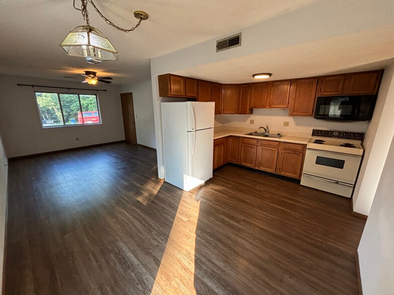 Building Photo - 1606 N 2nd St