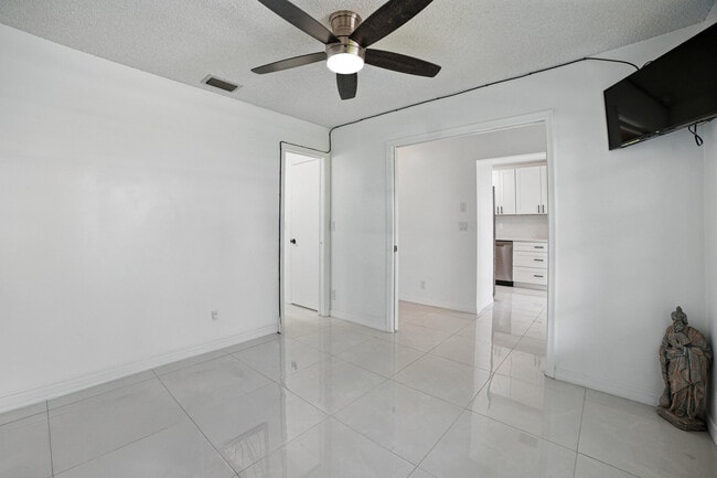 Building Photo - 5242 Privet Pl