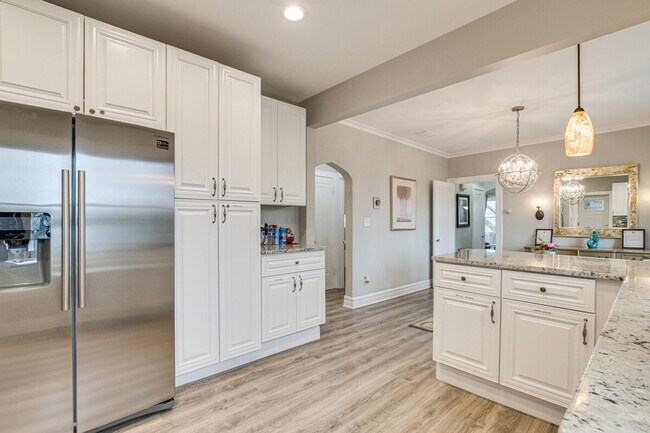 Building Photo - 1538 Fowler Ave