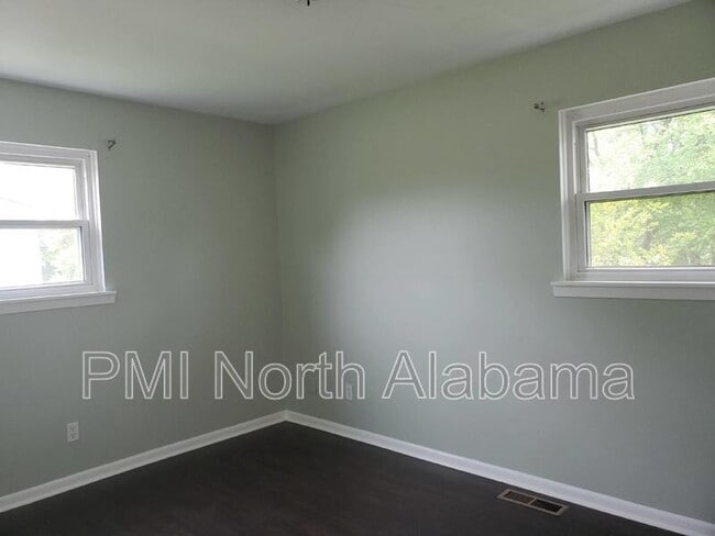 Building Photo - 3935 Mccalley Pl SW