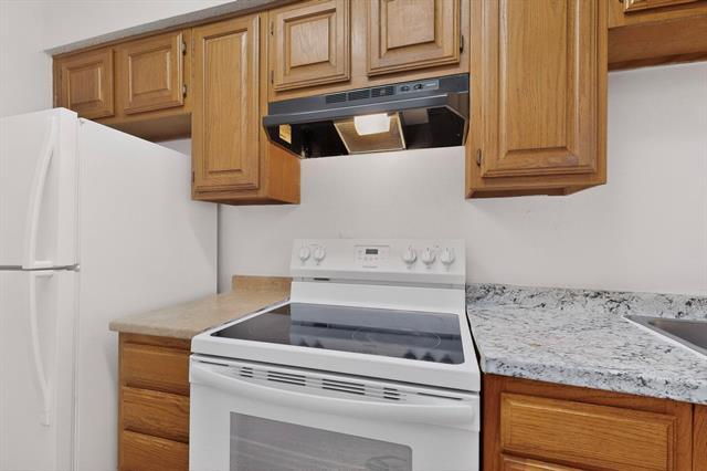 Building Photo - 8545 Midpark Rd