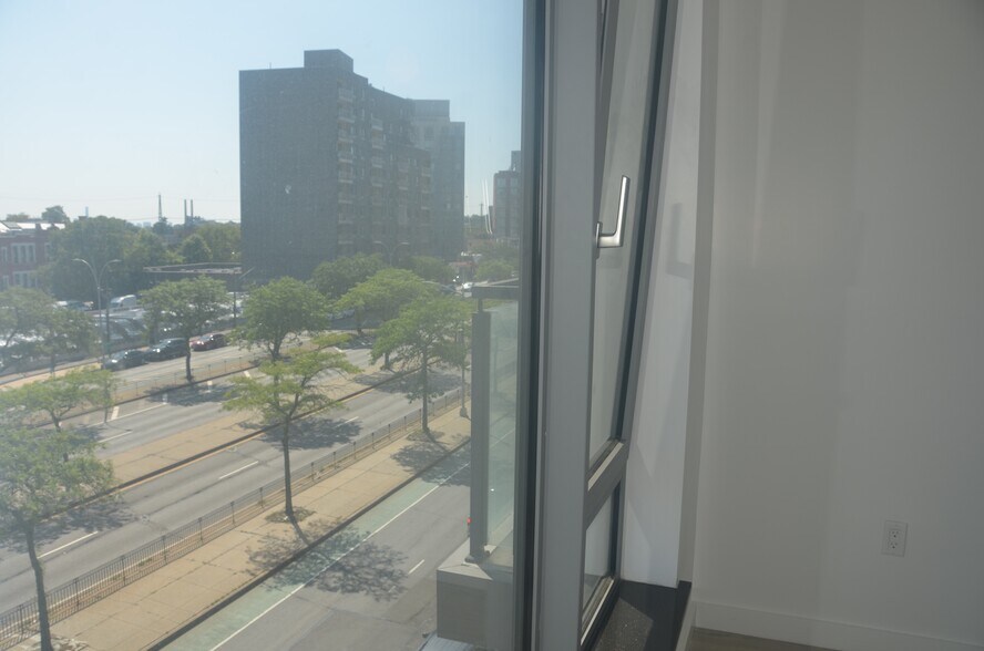 Window in the bedroom - 7065 Queens Blvd