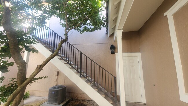 Building Photo - Huge 3 Bed 2.5 bath Home in Palencia- Main Bedroom downstairs plus Upstairs Efficiency