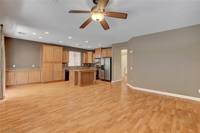Building Photo - 1005 Roaring River Ave