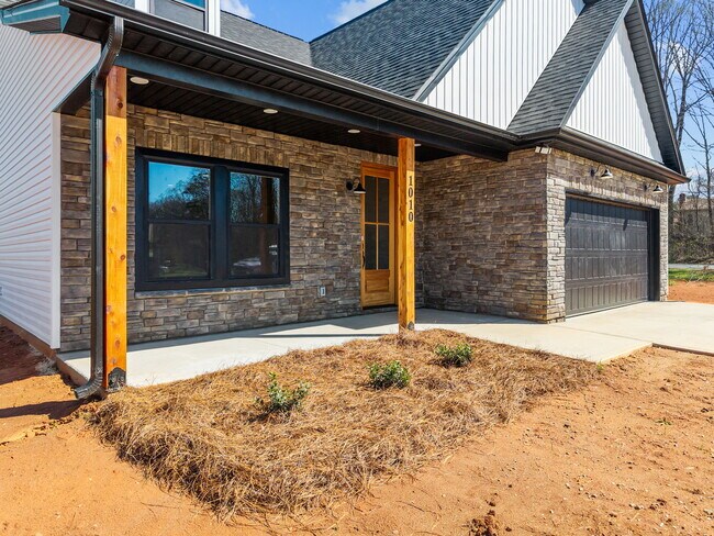 Building Photo - 1010 Gibson Rd